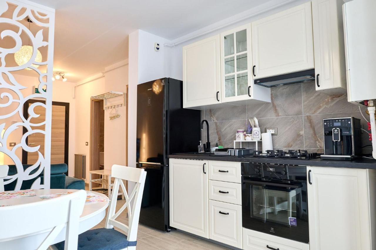 Provence Apartment In Spa N Pool Resort Mamaia Extérieur photo