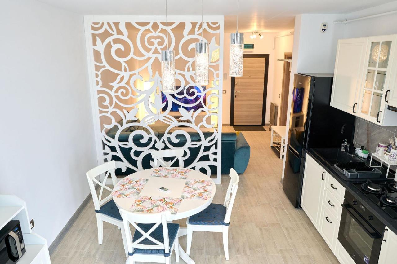 Provence Apartment In Spa N Pool Resort Mamaia Extérieur photo